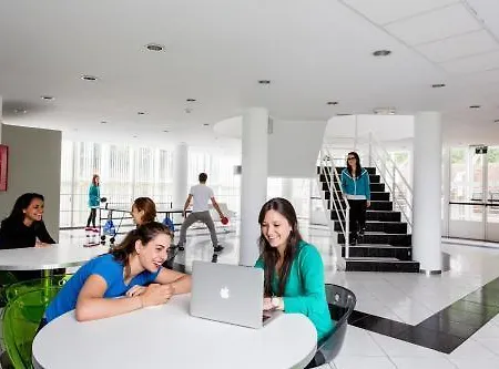 Residencia Universitaria Siglo Xxi * Culleredo